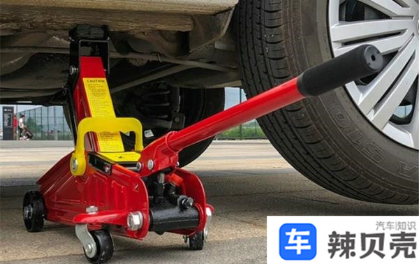 汽车千斤顶怎么用
