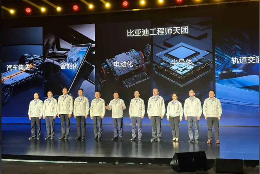 2025年度十大汽车人物丨道哥说车-独家资讯10