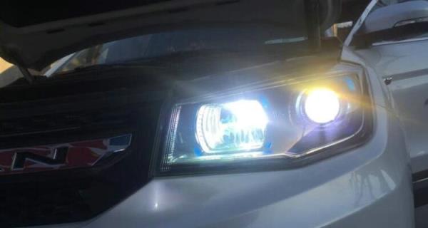 什么情况需要打开示宽灯和近光灯