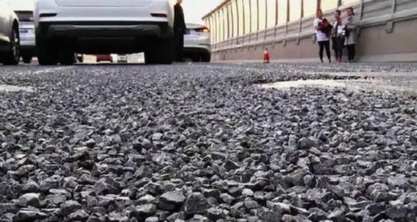 汽车走烂路咯吱咯吱响是什么原因