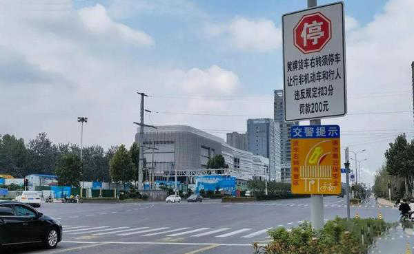 停车让行标志必须停车吗
