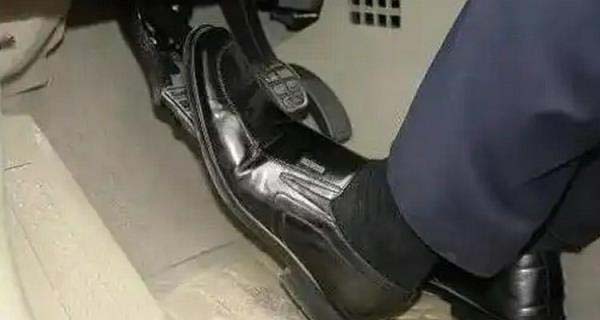自动挡刹车失灵如何自救