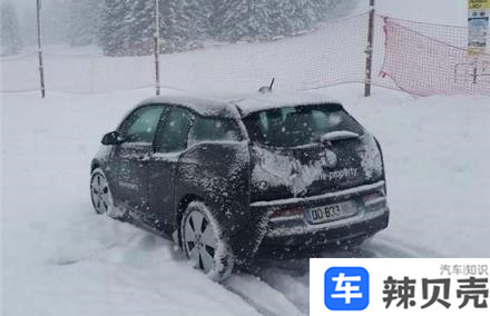 冰雪路面的驾驶技巧和注意事项