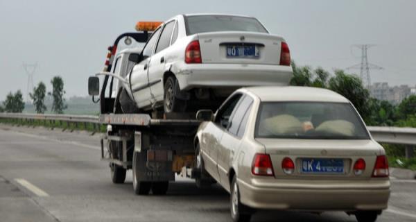 如果在高速公路上车坏了怎么办